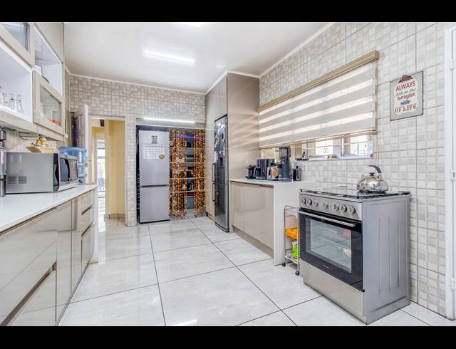 4 BEDROOM FREESTANDING FOR SALE IN MALANSHOF